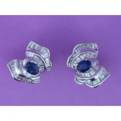 EARRINGS BOW WHITE GOLD 750mm CENTRAL SAPPHIRE (2) 1.66 ct SURROUNDED OF TWO RANKS DE TRAPEZE CUT DIAMONDS (101) 2.38 ct.