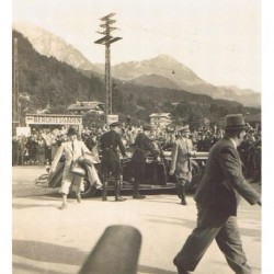 HITLER GETTING OFF FROM THE CAR TO HIS ARRIVAL TO BERCHTESGADEN 1937 (GERMANY)