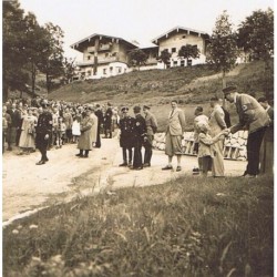 HITLER RECEIVING THE GREETING OF THE CHILDREN (1) IN BERCHTESGADEN 1937 (GERMANY)