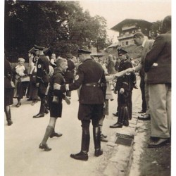 HITLER RECEIVING THE GREETING OF THE CHILDREN (2) IN BERCHTESGADEN 1937 (GERMANY)